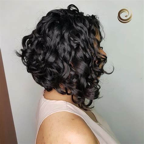corte chanel de bico cabelo cacheado